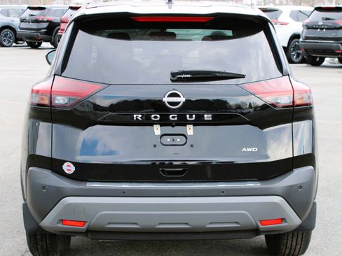 Used 2023 Nissan Rogue S image 5