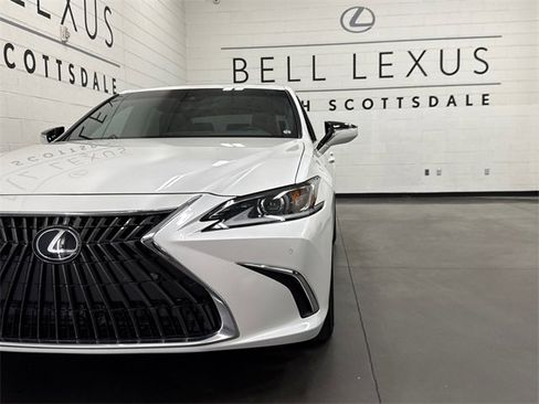Used 2025 Lexus ES 300h 300h image 3