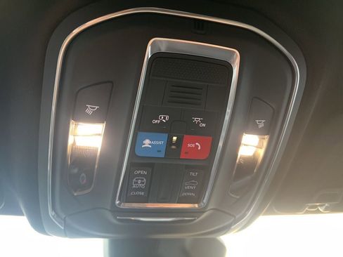 New 2025 Jeep Grand Cherokee Laredo X image 34