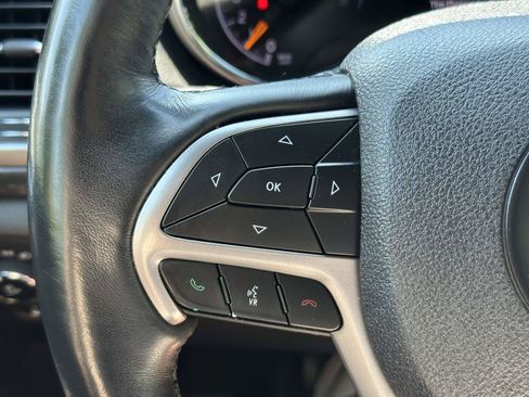 Used 2018 Jeep Grand Cherokee Altitude AWD/4WD image 23