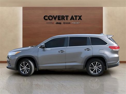 Used 2018 Toyota Highlander XLE image 2