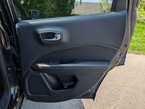 Used 2018 Jeep Compass Latitude image 29