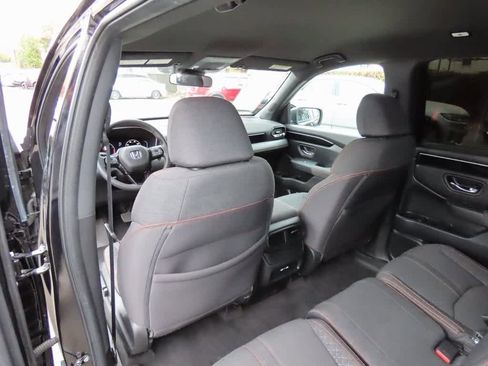 Used 2023 Honda Pilot Sport image 17