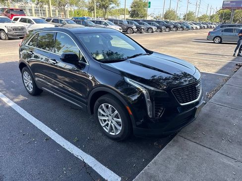 Used 2023 Cadillac XT4 Luxury w/ Cold Weather Package AWD/4WD image 2