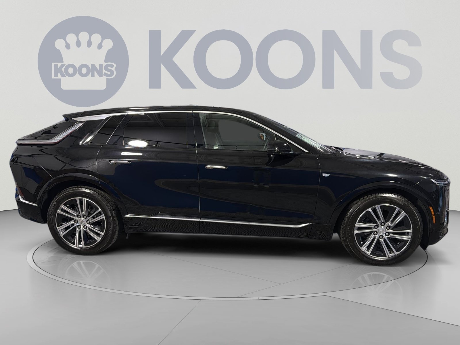 Used 2024 Cadillac Lyriq Luxury AWD/4WD image 8