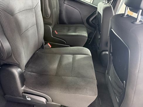 Used 2020 Dodge Grand Caravan SE FWD image 18