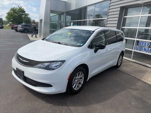 Used 2024 Chrysler Voyager LX FWD image 2