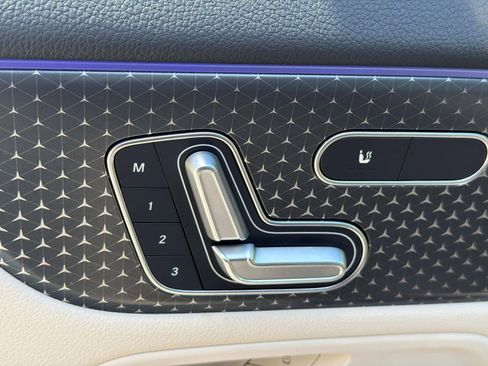 Used 2025 Mercedes-Benz GLA 250 4MATIC image 32