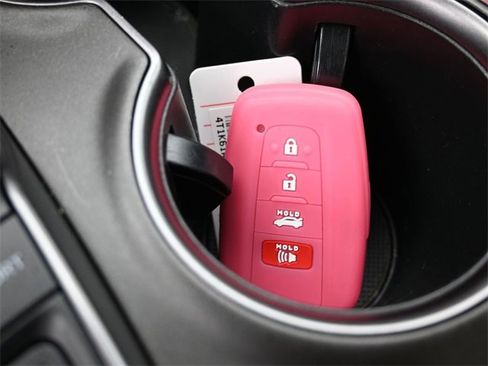 Used 2022 Toyota Camry XSE image 16