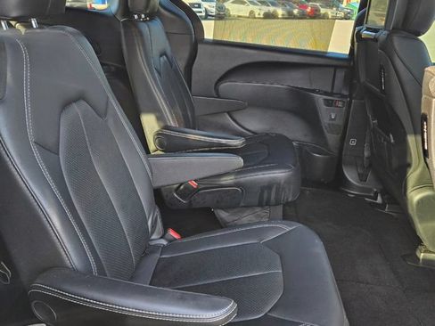 Used 2019 Chrysler Pacifica Touring-L Plus w/ Advanced Safetytec Group FWD image 54