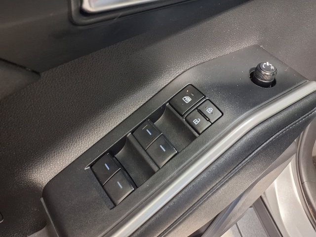 Used 2024 Toyota Highlander XLE FWD image 17