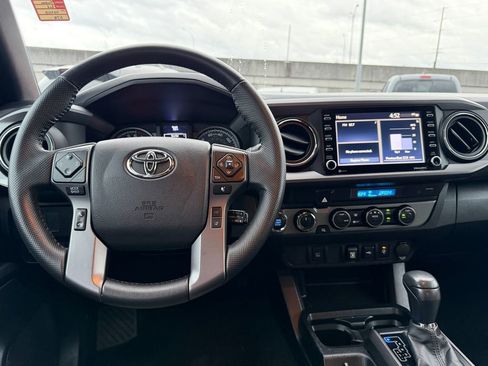 Used 2022 Toyota Tacoma TRD Off-Road image 14
