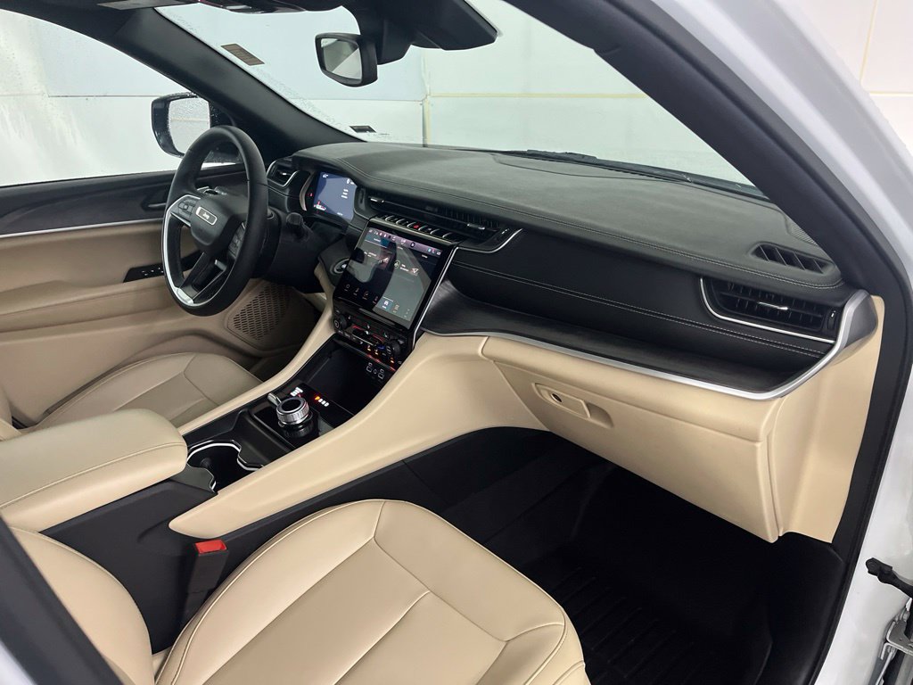 Used 2024 Jeep Grand Cherokee L Limited AWD/4WD image 23