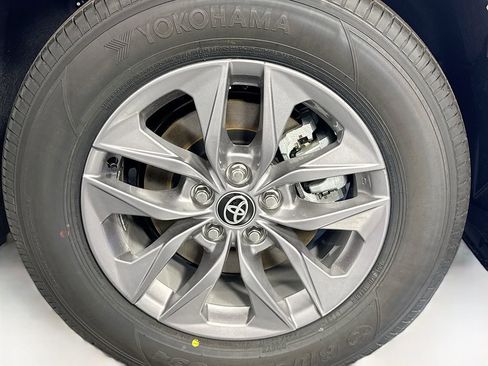 New 2026 Toyota Sienna XLE image 31