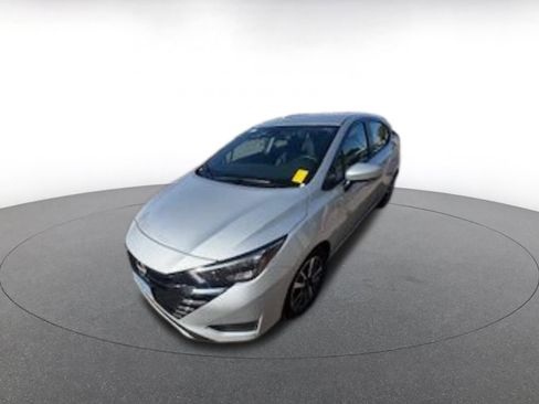 Used 2025 Nissan Versa SV image 3