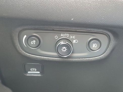 Used 2023 GMC Terrain AT4 image 11