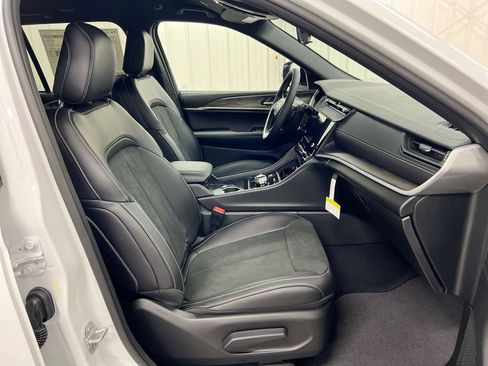 New 2026 Jeep Grand Cherokee Laredo image 22