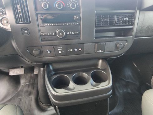 Used 2016 Chevrolet Express 2500 image 25