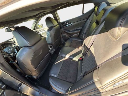 Used 2019 Nissan Maxima SR w/ Premium Package image 11