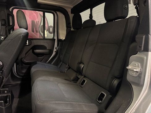 Used 2021 Jeep Gladiator Willys image 18