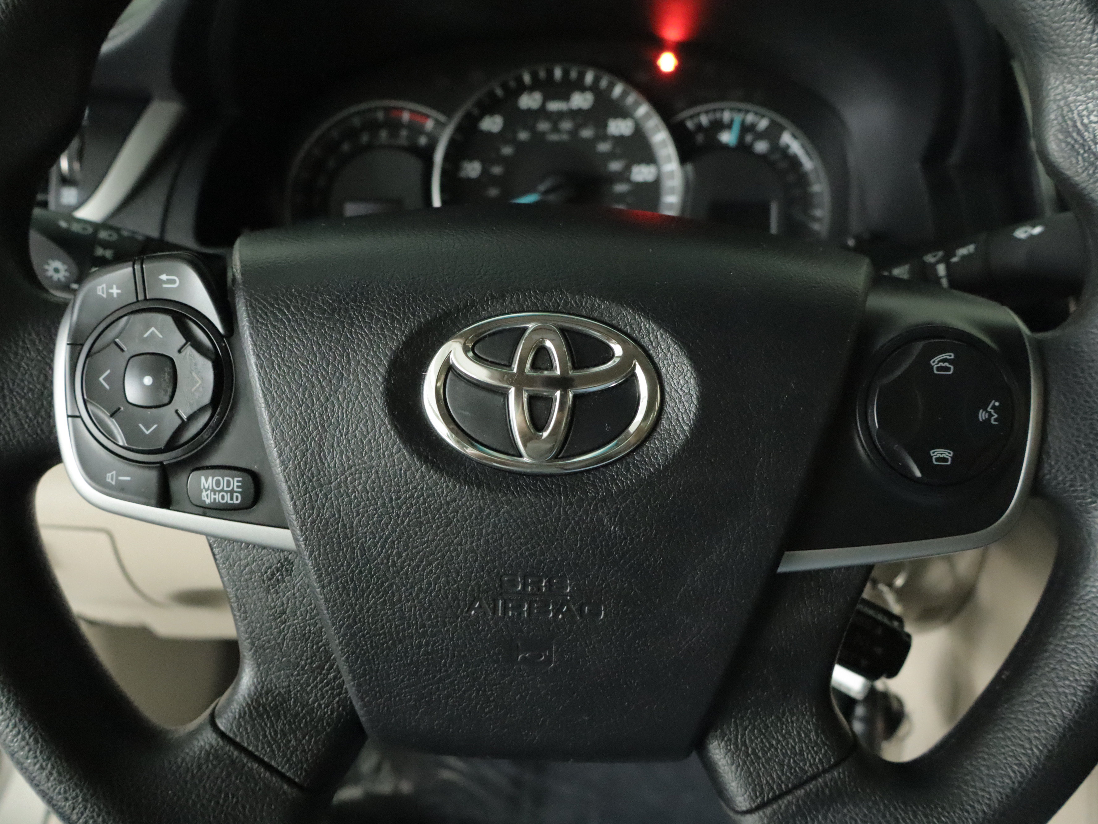 Used 2014 Toyota Camry LE FWD image 13
