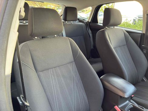 Used 2018 Ford Focus SE FWD image 45