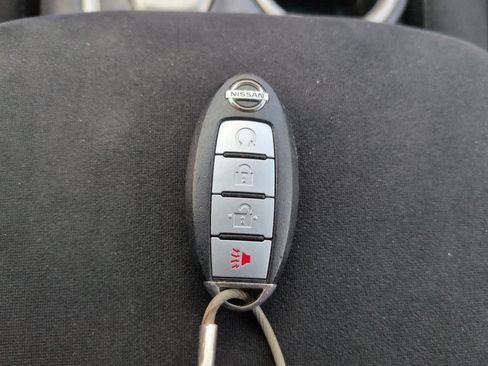 Used 2016 Nissan Pathfinder SV FWD image 27