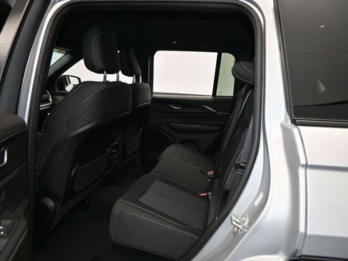 Used 2024 Jeep Grand Cherokee Laredo w/ Trailer Tow Package image 22