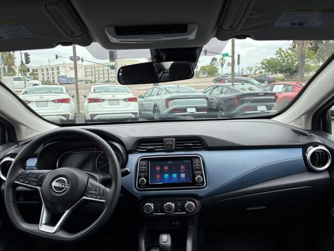 Used 2025 Nissan Versa SV FWD image 31