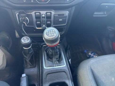 Used 2020 Jeep Gladiator Overland AWD/4WD image 19