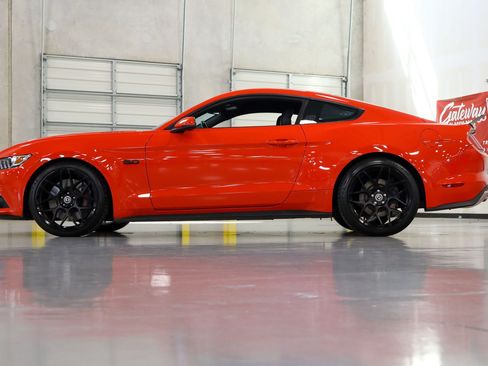 Used 2016 Ford Mustang GT Premium w/ GT Performance Package RWD image 5