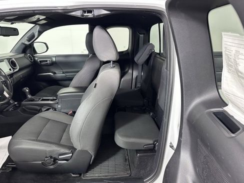 Used 2017 Toyota Tacoma TRD Sport image 15