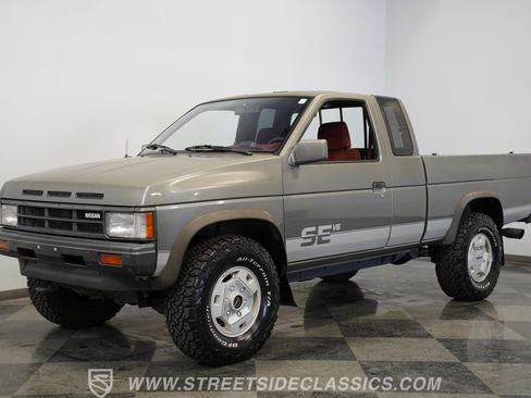 Used 1989 Nissan Pickup 4x4 King Cab V6 image 6