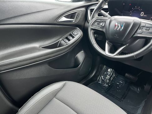 Used 2025 Buick Encore GX Preferred AWD/4WD image 38