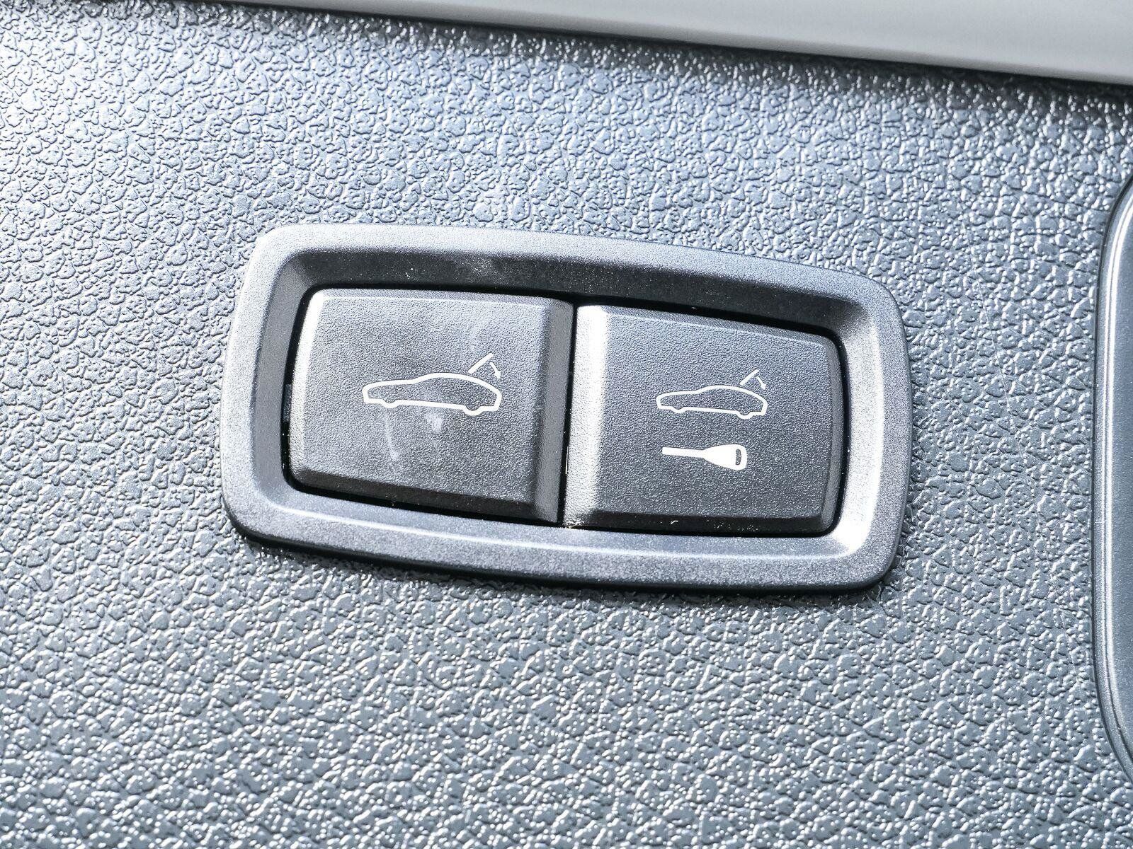 Certified 2021 Porsche Macan AWD/4WD image 33