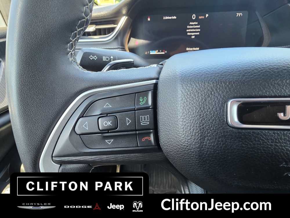 Used 2024 Jeep Grand Cherokee Laredo AWD/4WD image 22