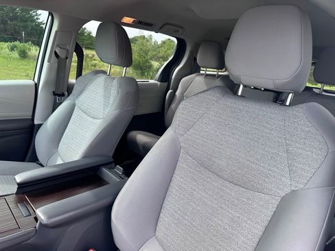 Used 2021 Toyota Sienna LE FWD image 11