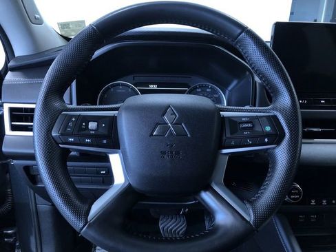 Used 2025 Mitsubishi Outlander SE AWD/4WD image 24