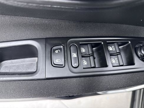 Used 2020 Jeep Renegade Latitude w/ Cold Weather Group AWD/4WD image 12