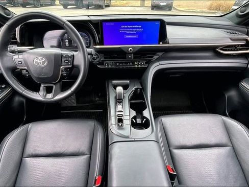 Used 2023 Toyota Crown Limited image 7