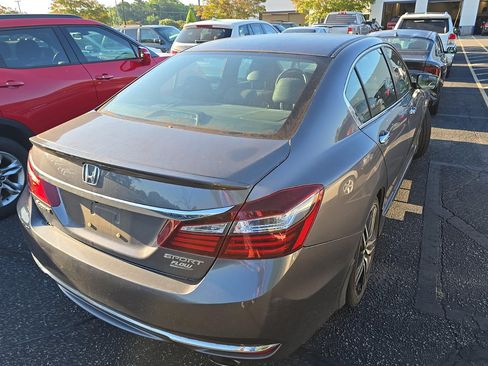 Used 2017 Honda Accord Sport image 5