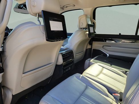 Used 2022 Jeep Wagoneer Series I w/ Convenience Group I AWD/4WD image 5