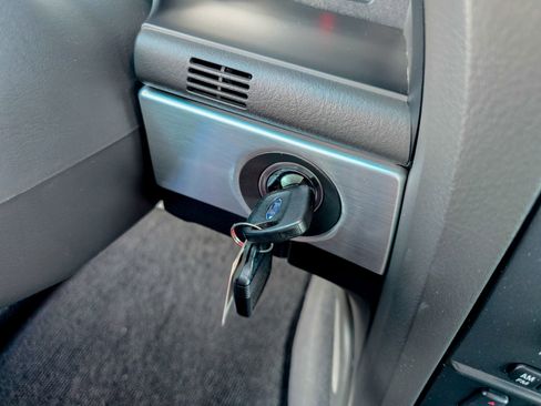 Used 2002 Ford Thunderbird image 35