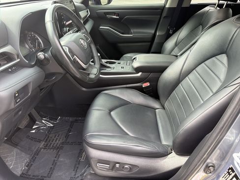 Used 2022 Toyota Highlander XLE FWD image 10