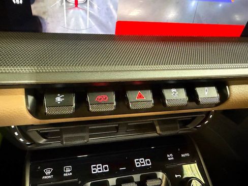 Used 2023 Porsche 911 Carrera image 44