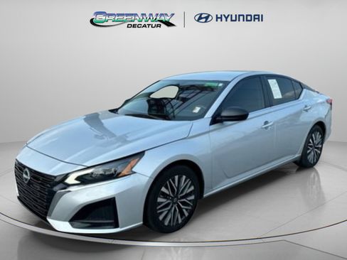 Used 2024 Nissan Altima 2.5 SV FWD image 4