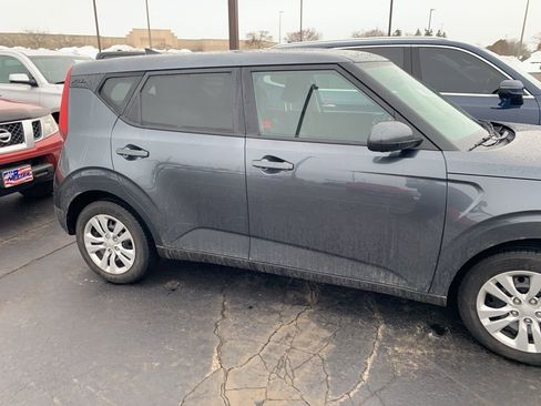 Used 2020 Kia Soul LX image 3