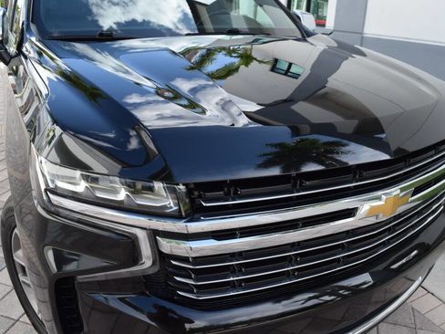 Used 2022 Chevrolet Suburban LT RWD image 10