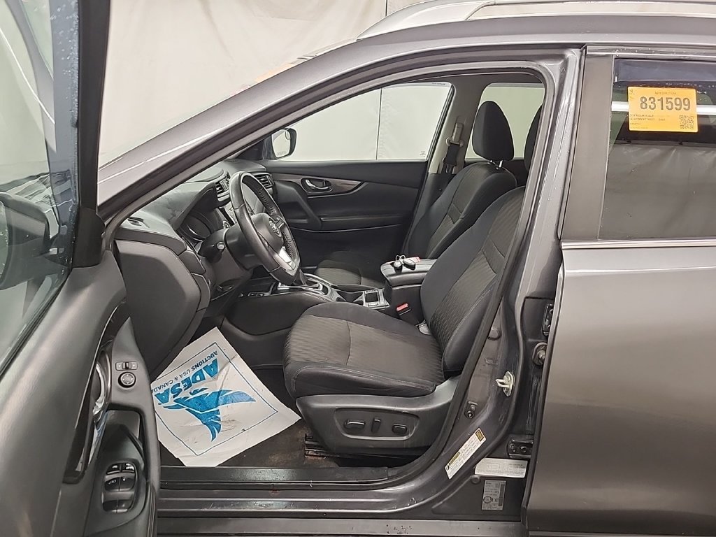 Used 2019 Nissan Rogue SV AWD/4WD image 3