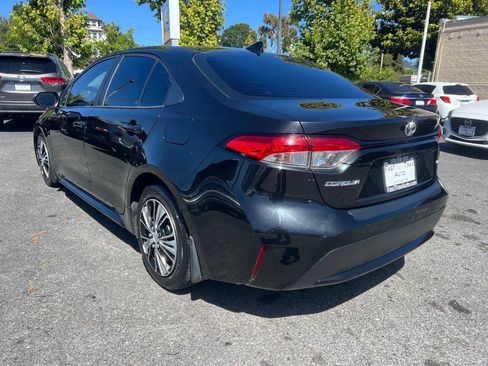 Used 2020 Toyota Corolla LE FWD image 3